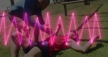 Açık havada antrenman yapan farklı adamların neon kalp atışlarının görüntüsü. Spor, fitness, aktif yaşam tarzı ve yaşam fonksiyonları dijital olarak oluşturulan görüntü izleme konsepti.