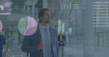 İş adamları üzerinden finansal veri işleme görüntüsü. küresel iş, bağlantılar ve veri işleme kavramı dijital olarak oluşturulmuş görüntü.