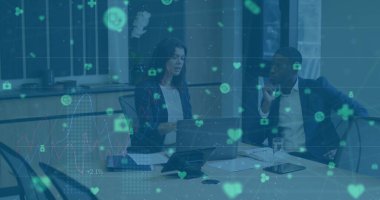 Çeşitli iş adamları üzerindeki finansal veri işleme ve bağlantı ağının resmi. Küresel iş ve dijital arayüz kavramı dijital olarak oluşturulmuş görüntü.