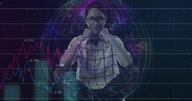 Simgeler ve veri işleme ile dijital arayüzün resmi. Dijital olarak oluşturulan küresel bilgisayar ağı teknolojisi kavramı.