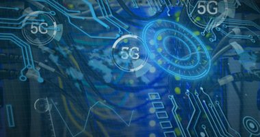 Veri işleme resmi ve bilgisayar sunucusunun kabloları üzerinden 5g metin. küresel bağlantılar, veri işleme ve hesaplama kavramı dijital olarak oluşturulmuş resim.