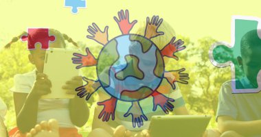 Renkli yapboz parçaları ve elleri üzerinde çocukların şarkı söylediği bir küre. otizm, öğrenme güçlüğü, destek ve farkındalık kavramı dijital olarak oluşturulmuş görüntü.