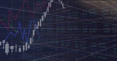 Sokakta yürüyen insanların mali veri işleme görüntüsü. Küresel finansman, bilgisayar ve dijital arayüz kavramı dijital olarak oluşturulmuş görüntü.