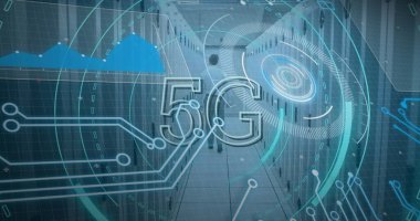 Sunucuların üzerinde 5G ve işleme çemberlerinin resmi. ağ, iletişim, veri işleme ve teknoloji konsepti dijital olarak oluşturulmuş görüntü.