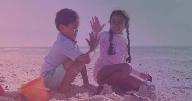 İspanyol kardeşlerin sahilde birbirlerine beşlik çakmalarına karşı bir ışık lekesi. Ulusal Kardeşler Günü farkındalık kavramı