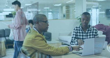 Ofiste çalışan iş adamlarının veri işleme görüntüsü. Küresel hesaplama, finans, iş ve veri işleme kavramı dijital olarak oluşturulmuş görüntü.