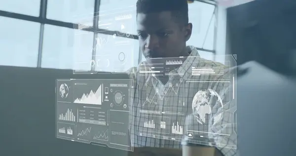 Bilde Databehandling Grensesnitt Skjermer Afrikansk Amerikansk Mann Ved Hjelp Laptop – stockfoto