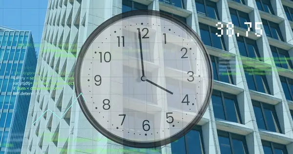 Εικόνα Διαγραμμάτων Και Επεξεργασίας Δεδομένων Ρολόι Πάνω Από Αστικό Τοπίο — Φωτογραφία Αρχείου