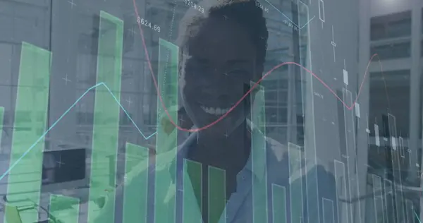 Изображение Обработки Финансовых Данных Над Счастливой Африканской Бизнес Леди Бизнес — стоковое фото