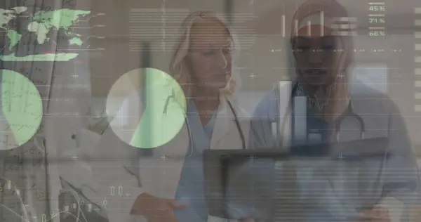 Image Interface Infographique Sur Divers Médecins Féminins Discutant Rapports Hôpital — Photo