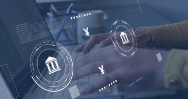 Kafkasyalı iş kadınının dizüstü bilgisayarı kullanarak veri işleme sistemli para birimi sembollerinin animasyonu. Finansal, ticari, iletişim, bilgisayar ve dijital arayüz kavramı dijital olarak oluşturuldu.