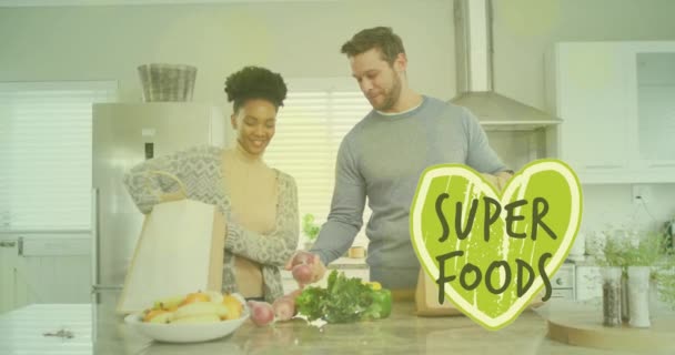 Animação Super Alimentos Texto Sobre Diversos Casais Preparando Refeição Saudável — Vídeo de Stock