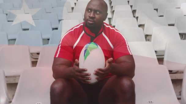 Animação Bandeira Chile Sobre Jogador Rugby Masculino Afro Americano Sentado — Vídeo de Stock