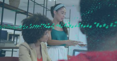 Ofisteki çeşitli iş adamlarının veri işleme görüntüsü. Küresel iş, finans, hesaplama ve veri işleme kavramı dijital olarak oluşturulmuş görüntü.