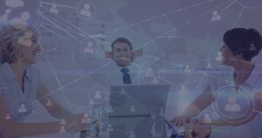 Ofiste tartışan çok ırklı iş arkadaşlarıyla bağlantı kuran profil simgelerinin resmi. Dijital bileşik, çoklu pozlama, iletişim, iş dünyası, takım çalışması, ofis ve teknoloji,