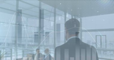 Ofisteki iş adamları üzerinde finansal veri işleme resmi. küresel finans, iş ve dijital arayüz kavramı dijital olarak oluşturulmuş görüntü.