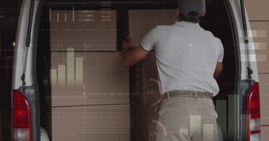 Beyaz kuryeyle ilgili istatistiksel veri işleme aracı karavanından kutuları çıkarıyor. lojistik ve ulaşım sektörü kavramı