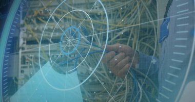 Küresel ve bağlantı ağlı metin görüntüsü, kabloları tutan adam. Dijital arayüz teknolojisi ve ağ konsepti dijital olarak oluşturuldu.