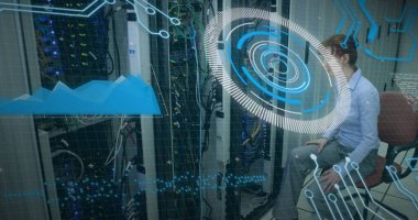 VR kulaklık takan adamın tarama ve veri işleme görüntüsü. Küresel iş dünyası dijital arayüz teknolojisi ve dijital olarak oluşturulan ağ konsepti.