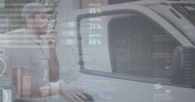 Teslimatçı ve minibüsün istatistik ve mali veri işleme görüntüsü. küresel gönderim, dağıtım, iş, veri işleme ve teknoloji konsepti dijital olarak oluşturuldu.