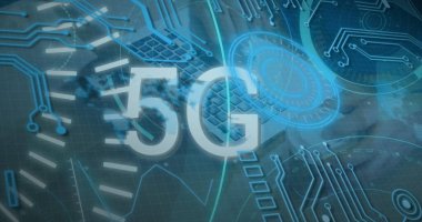 5G metin resmi, bilgisayar sunucusu kabloları üzerinde veri işleme. küresel bağlantılar, veri işleme ve hesaplama kavramı dijital olarak oluşturulmuş resim.