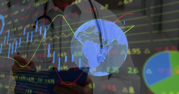 Imagen Del Procesamiento Datos Globo Sobre Médico Caucásico Masculino Medicina —  Fotos de Stock