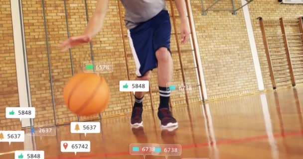 Animación Las Notificaciones Las Redes Sociales Sobre Jugador Baloncesto Masculino — Vídeo de stock