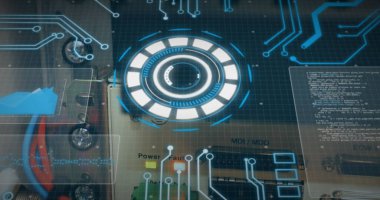 Bilgisayar sunucusundaki kablolar üzerinden tarama ve veri işleme görüntüsü. küresel hesaplama ve veri işleme kavramı dijital olarak oluşturulmuş resim.