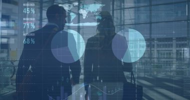 Yürüyen iki Kafkas iş adamının mali veri işleme görüntüsü. küresel iş, finans ve dijital arayüz kavramı dijital olarak oluşturulmuş görüntü.
