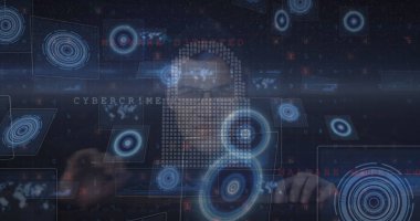 Beyaz hacker 'ın sunucu odasında ikonlar ve veri işleme ile tarama alanı görüntüsü. Küresel teknoloji, bilgisayar ve dijital arayüz kavramı dijital olarak oluşturulmuş görüntü.