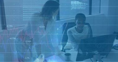 Ofisteki çeşitli iş adamlarıyla ilgili finansal veri işleme resmi. Küresel iş ve dijital arayüz kavramı dijital olarak oluşturulmuş görüntü.