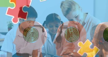 Çeşitli okul çocukları ve öğretmenlerin bulmaca parçaları. otizm farkındalık ayı ve dijital olarak üretilen görüntü konsepti.