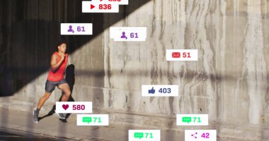 Afrikalı Amerikalı bir adamın koşması üzerine medya simgeleri. Küresel iş ve dijital arayüz kavramı dijital olarak oluşturulmuş görüntü.