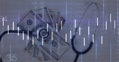 Beyaz arka planda dolar üzerinden finansal veri işleme ve steteskop görüntüsü. küresel finans, iş ve dijital arayüz kavramı dijital olarak oluşturulmuş görüntü.