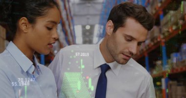 Depodaki çeşitli işçilerin veri işleme görüntüsü. küresel iş ve dijital arayüz kavramı dijital olarak oluşturulmuş görüntü.