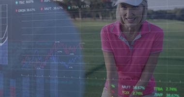 Kafkasyalı kadın golfçünün veri işleme görüntüsü. Küresel spor ve dijital arayüz kavramı dijital olarak oluşturulmuş görüntü.