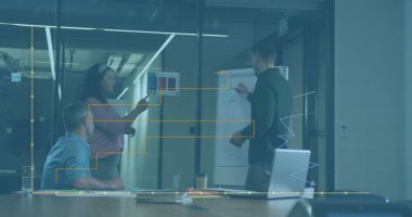 Ofisteki çeşitli iş adamlarıyla ilgili finansal veri işleme resmi. Küresel iş, finans, bilgisayar ve veri işleme kavramı dijital olarak oluşturulmuş görüntü.