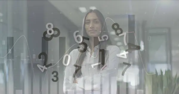 Bilde Økonomisk Databehandling Med Tall Næringslivskvinnen Som Jobber Kontoret Globalt – stockfoto