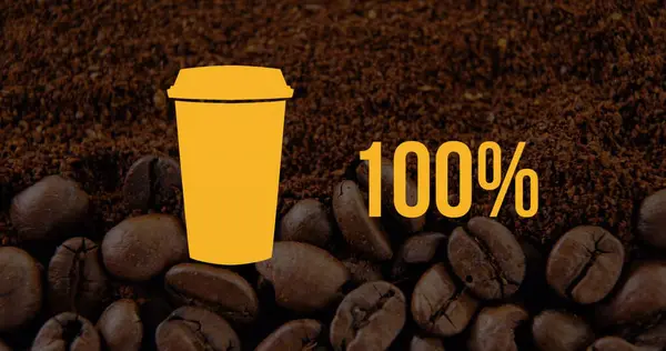 Sarı Bir Kahve Fincanı Kahve Çekirdeğinin Üzerinde Duruyor Cesur 100 — Stok fotoğraf