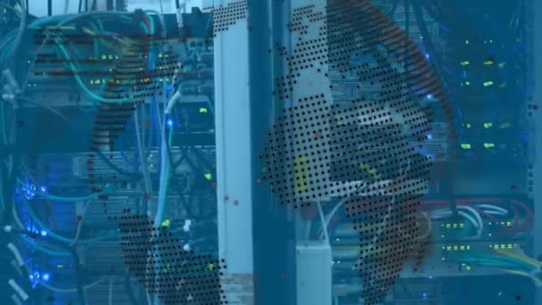 Animation Von Globus Und Datenverarbeitung Über Serverraum Technologie Und Digitales — Stockvideo
