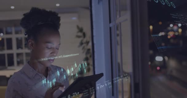 Анимация Обработки Финансовых Данных Над Африканской Бизнес Леди Офисе Мировые — стоковое видео