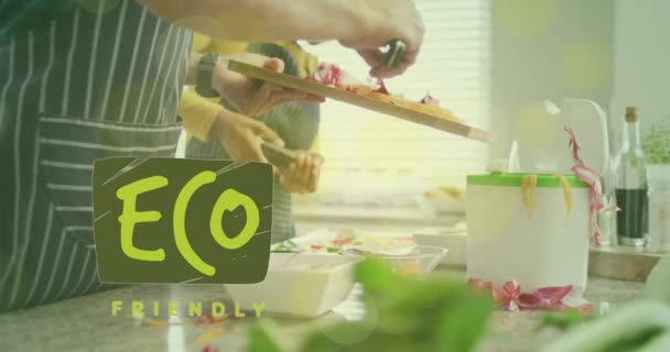 Animace Ekologického Textu Přes Rozmanitý Pár Připravující Zdravé Jídlo Kuchyni — Stock video
