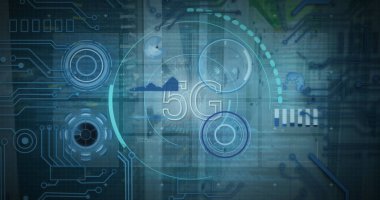 Sunucuların üzerinde 5G ve işleme çemberlerinin resmi. ağ, iletişim, veri işleme ve teknoloji konsepti dijital olarak oluşturulmuş görüntü.