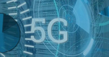 Bilgisayar kabloları üzerinden veri işleme görüntüsü. ağ, iletişim, veri işleme ve teknoloji konsepti dijital olarak oluşturulmuş görüntü.