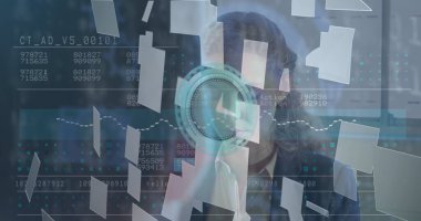 Kafkasyalı iş kadını üzerinde finansal veri, saat ve dijital bulut görüntüsü. küresel iş, finans, teknoloji ve veri işleme kavramı dijital olarak oluşturulmuş görüntü.