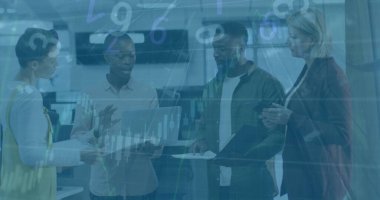 Ofisteki çeşitli iş adamlarıyla ilgili finansal veri işleme resmi. Küresel iş ve dijital arayüz kavramı dijital olarak oluşturulmuş görüntü.