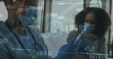 Yüz maskesi takan çeşitli doktor ve hastalar üzerindeki artan sayıların ve virüs hücrelerinin görüntüsü. küresel tıp, sağlık ve teknoloji covid 19 salgın konsepti boyunca dijital olarak üretilen görüntü.