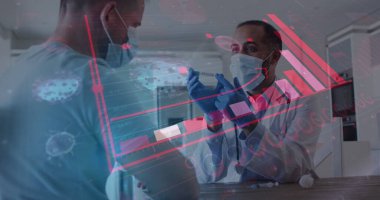 İstatistik grafiği ve kovid 19 hücre. Erkek doktor aşıyı insana gösteriyor. Coronavirus covid 19 salgını sırasında sağlık ve koruma dijital olarak üretilen görüntü