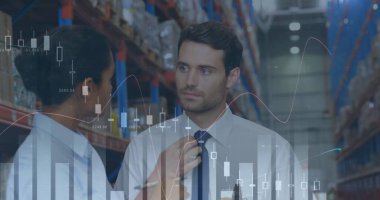 Depoda çalışan kadın ve erkeğin istatistik ve mali veri işleme görüntüsü. küresel gönderim ve bağlantılar konsepti dijital olarak oluşturulmuş görüntü.