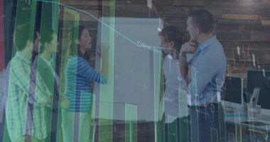 Çeşitli iş adamları üzerinde finansal veri işleme görüntüsü. iş, dijital arayüz ve veri işleme kavramı dijital olarak oluşturulmuş görüntü.